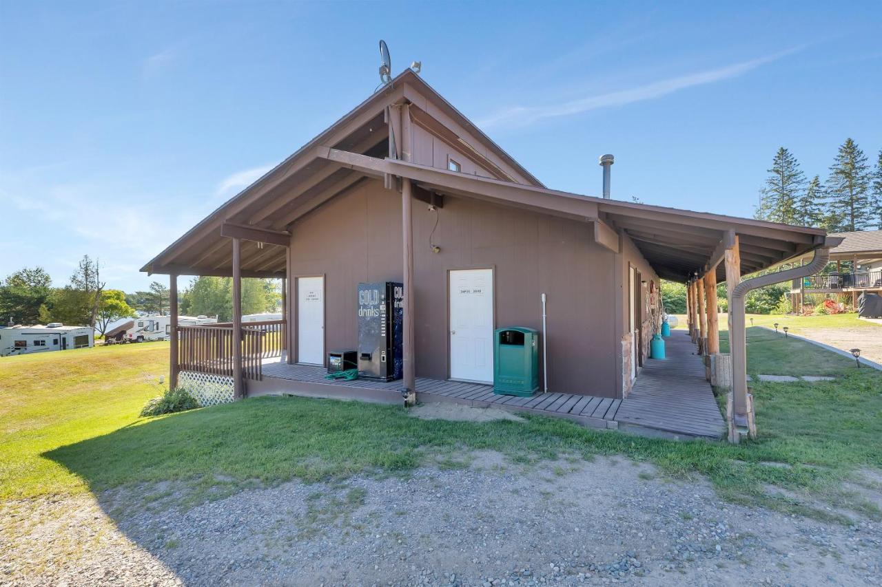 Blue Moon Resort & Motel Hill City Exterior photo
